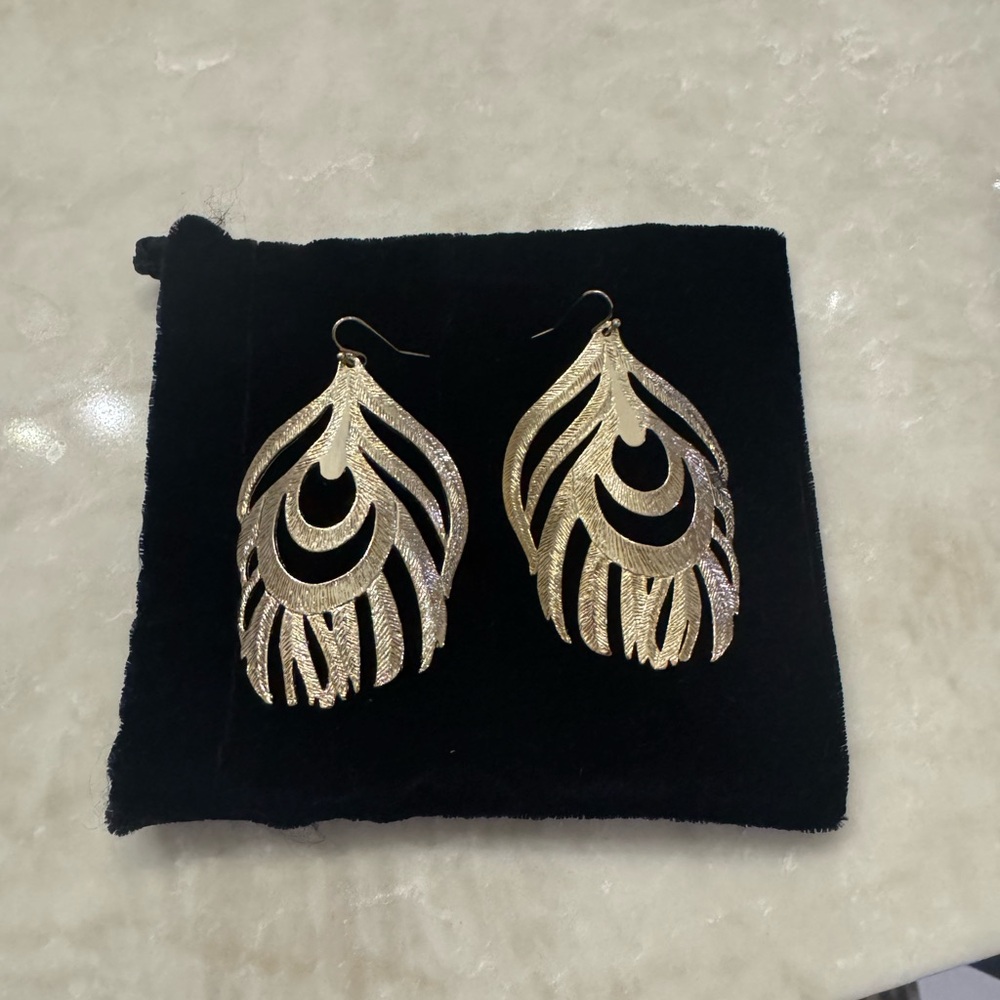 Kendra Scott- Elegant Gold Feather Earrings